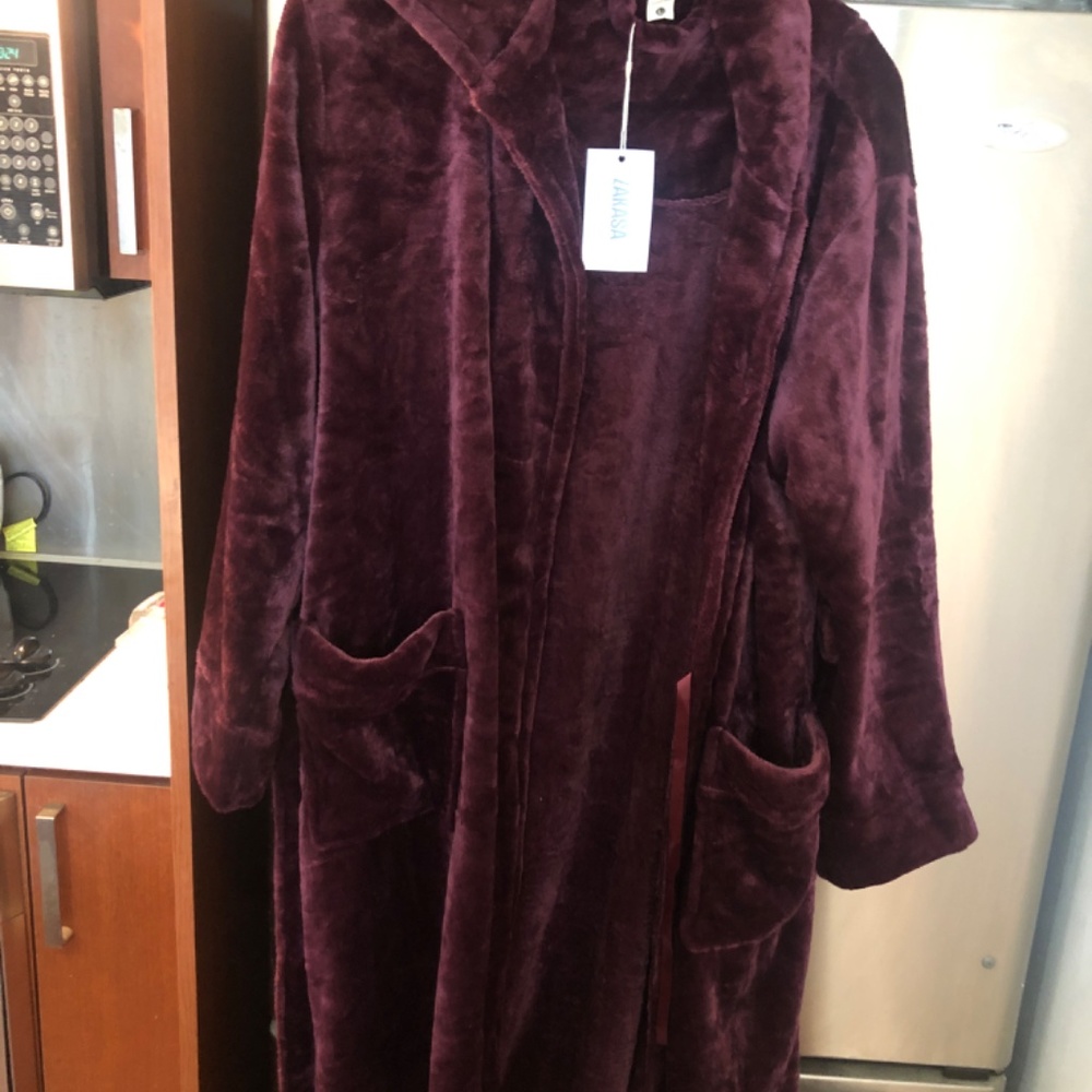 New Robe - Picture 2 of 4